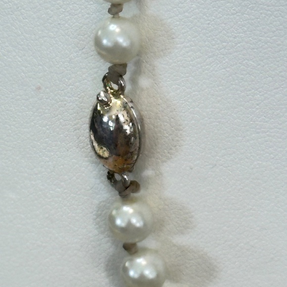 Faux White Pearl Necklace, Silver Tone Magnetic Clasp. 14” Long - Picture 3 of 13